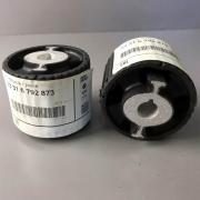 BMW原廠F07 F10 F11 F18 F06 F12 F01 F02差速器固定鐵套(前)