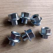 BMW E46 E82 E90 E92 E93前避震器上座螺絲